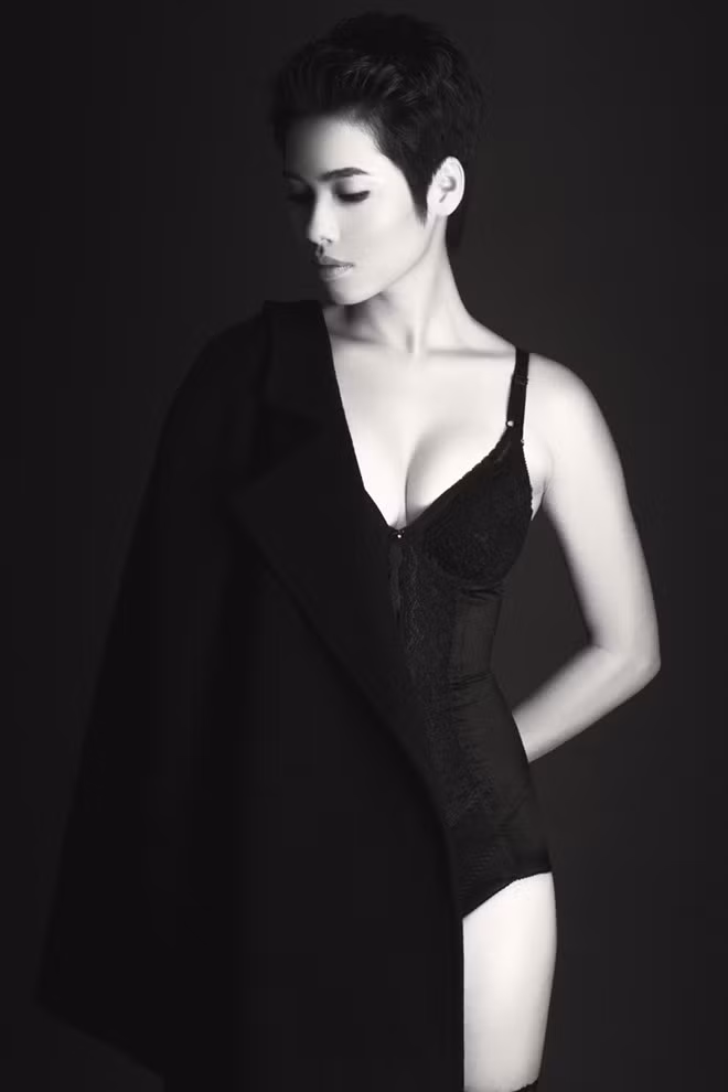 Có thể nói lần đầu tiên trong lịch sử Hoa hậu Việt có một người dám chấp nhận “lột xác”, rũ bỏ hình ảnh Á hậu chính là Vũ Hoàng My. Cô từng tuyên bố rằng: "Từ nay đừng gọi tôi là Á hậu Hoàng My - hãy gọi tôi là Vũ Hoàng My". Bởi với Vũ Hoàng My luôn cho rằng mình đã sống và làm hết nhiệt huyết với vai trò đại diện Việt Nam, và giờ là thời gian sống cho riêng mình.