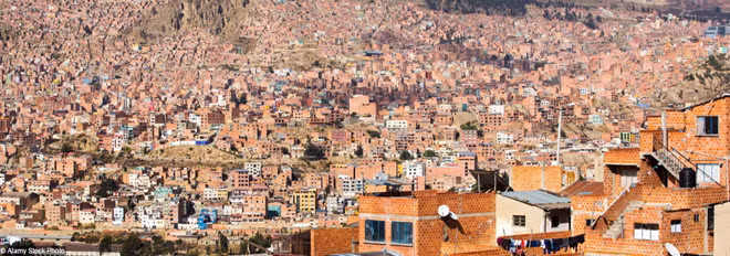 Số lượng tòa nhà ở La Paz, thủ đô của Bolivia, tăng vọt do dân số đông đúc.