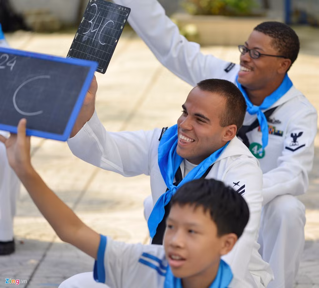 Nhiều thành viên trên tàu USS John S. McCain vẫn nhớ về các địa danh Đà Nẵng, Huế... Tuy nhiên, trong nhiều câu hỏi về các di tích, địa danh nổi tiếng ở châu Á, các em học sinh Đà Nẵng luôn giành phần thắng.