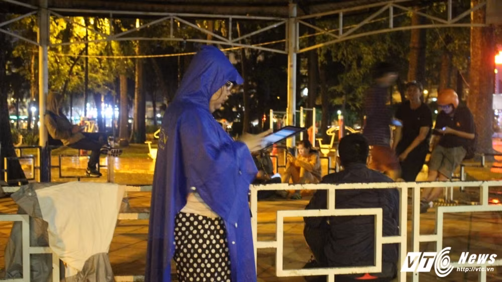 Đứng, ngồi, đi tới đi lui là cách thức tìm Pokemon một cách dễ dàng hơn để bắt được chúng.