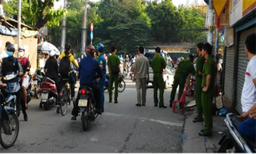 Nam thanh niên bị bố bạn gái đâm gục vì hôn nhau bên đường. Ảnh chỉ mang tính minh họa