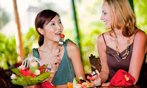  Ớt. Không chỉ là một gia vị không thể thiếu trong các món ăn cay, những trái ớt đỏ mọng có chứa rất nhiều capsaicin – một trong những chất hóa học có khả năng phòng một số bệnh ung thư rất hiệu quả. 