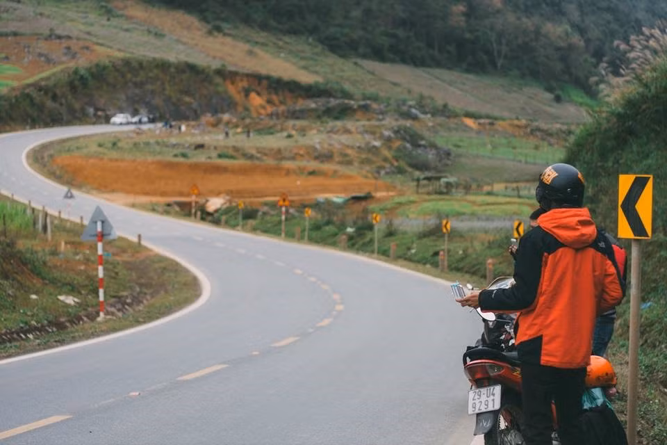 Con đường chữ S huyền thoại. Đây cũng là địa điểm check-in được rất nhiều bạn trẻ ưu thích.