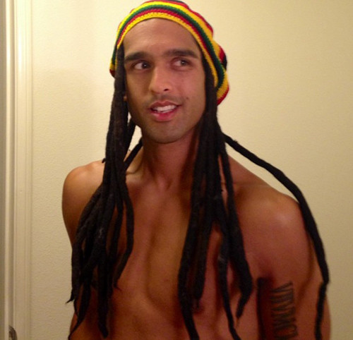 Sở hữu vẻ ngoài điển trai “đúng chuẩn Ấn Độ”, Mallya từng góp vai trong một số phim ngắn như Flashback (2013) hay Open House On Beverly (2014), đặc biệt anh thủ vai Ronnie trong bộ phim hài Brahman Naman tham dự Liên hoan phim Sundance 2016.