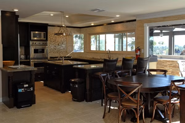 Đương nhiên, Jamison cũng vẫn là một doanh nhân bán sản phẩm đắt tiền, nhưng với mục đích đầu tư cho tương lai con cái để chúng tìm lại bản chất con người mình và dựa vào đó phấn đấu. “Phí cải tạo này chẳng đáng bao nhiêu so với tiền học và sinh hoạt cho một con nghiện trác táng học đại học xa nhà ít được giám sát từ cha mẹ”, anh nói. Jamison đôi khi vẫn nghe những lời đàm tiếu, chỉ trích và nghi ngờ rằng trung tâm hoạt động vì tiền với tác dụng không đáng kể. Anh kiên nhẫn giải thích rằng Newport đôi khi vẫn phải dựa vào bảo hiểm để trang trải chi phí, và không phải đứa trẻ nào tới đây cũng thừa thãi. “Không chỉ kẻ giàu, mà người nghèo khi gặp vấn đề đều cần điều gì đó khác biệt.