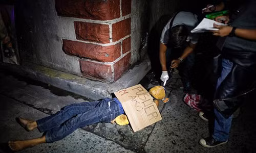 Lanh nguoi xac chet con nghien ma tuy tren pho o Philippines