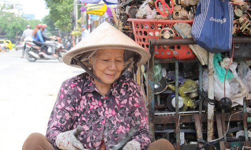20 nam giu nghe dap ti vi giua dat Sai Gon