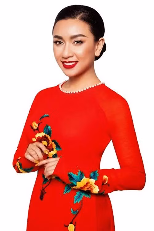 Trong cuộc sống riêng tư cô đã trải qua một cuộc hôn nhân đổ vỡ. Hiện tại Y Phụng đã tìm được bến đỗ nhưng chưa tính chuyện tái hôn và sinh con dù đã bước sang tuổi tứ tuần. Mới đây, Y Phụng trở lại Việt Nam nhưng cô cho biết vẫn chưa có ý định hoạt động nghệ thuật tại quê hương mà chỉ đơn thuần về thăm gia đình và người thân. Cô đã có dịp hội ngộ với nhiều người.