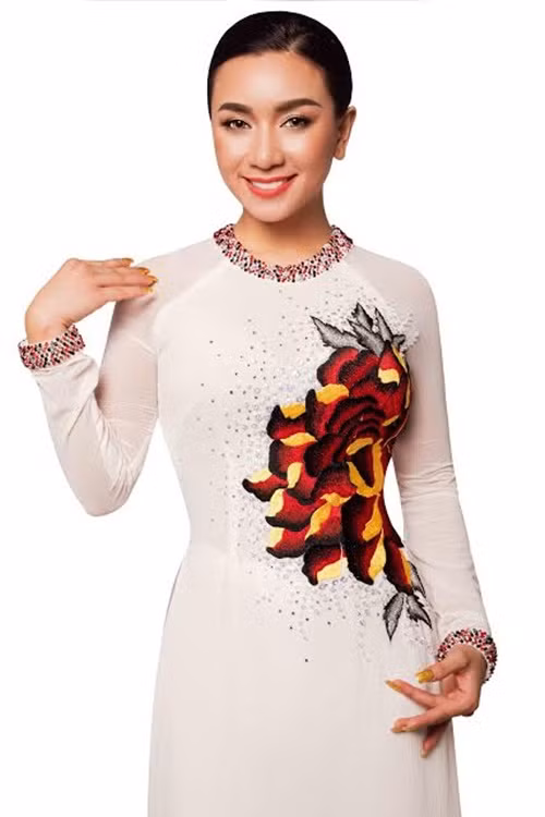 Là một diễn viên nổi tiếng, Y Phụng không thiếu người theo đuổi. Cô từng được đồn là người yêu của Lý Hùng…