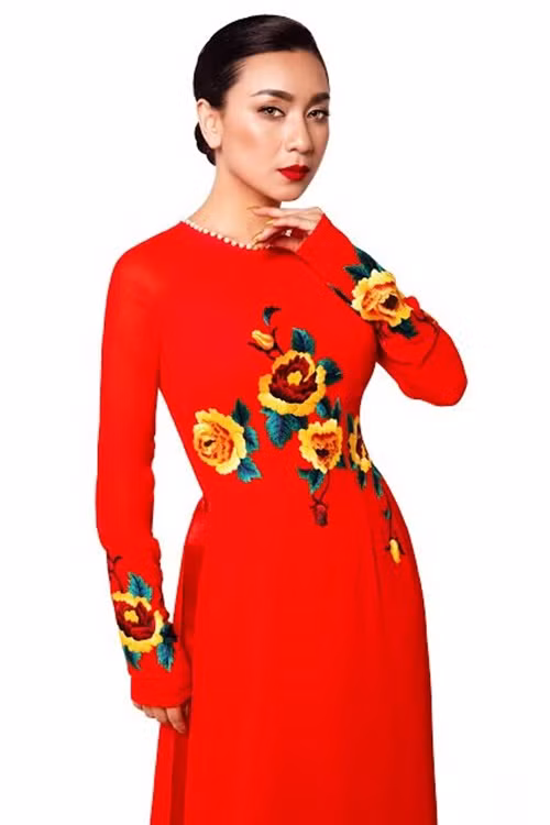 Hiện tại, Y Phụng không còn tham gia đóng phim mà chuyển hướng theo nghiệp ca hát. Tuy nhiên, cô chỉ hoạt động chủ yếu ở hải ngoại và rất ít hội ngộ khán giả trong nước.