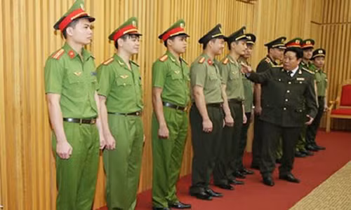 Se dang ky ban quyen trang phuc Cong an Nhan dan