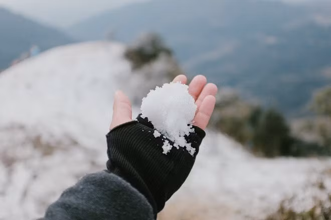 Mẫu Sơn tinh khôi màu hoa tuyết, được ví von như Phú Sỹ của Việt Nam.