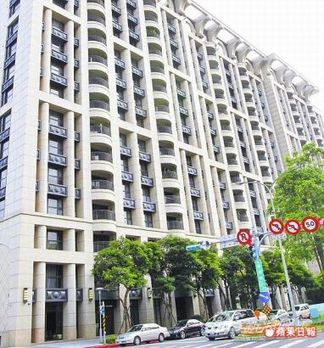 Bên ngoài khu chung cư cao cấp mà Lâm Tâm Như mua cho bố mẹ.