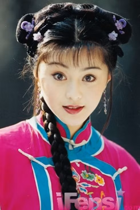 3. Phạm Băng Băng Trước Hoàn châu cách cách, Phạm Băng Băng chỉ là một diễn viên không được ai biết đến, bơ vơ khắp đất Bắc Kinh tìm các cơ hội thử vai. Sau vai nàng hầu Kim Tỏa, cô đã vụt sáng trở thành sao. Đến nay, Phạm Băng Băng đã trở thành một trong những Hoa đán hạng A được o bế nhiều nhất trong làng giải trí Hoa Ngữ.