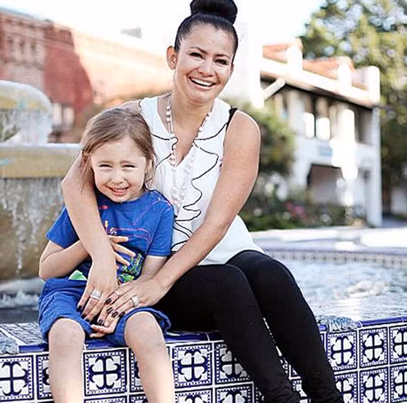 Than dong 6 tuoi thong thao 7 ngon ngu, doc suy nghi nguoi khac-Hinh-2