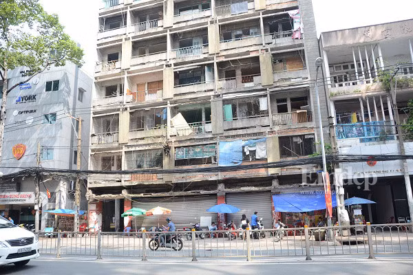 Không đồng ý với mức bồi thường nên chung cư 727 hiện vẫn còn 150 dân sinh sống tại đây.