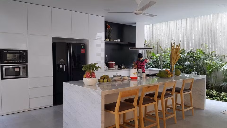 Nhờ bàn tay của bà Ngọc Hương, căn biệt thự lúc nào trông cũng tinh tươm, gọn gàng.