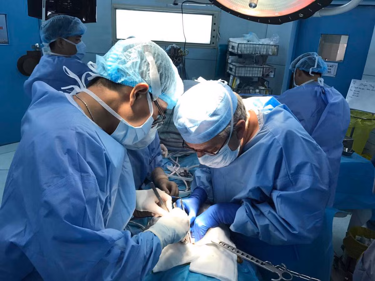 Chuyen chua ke ca ghep gan 14 tieng cho cau be 10 tuoi