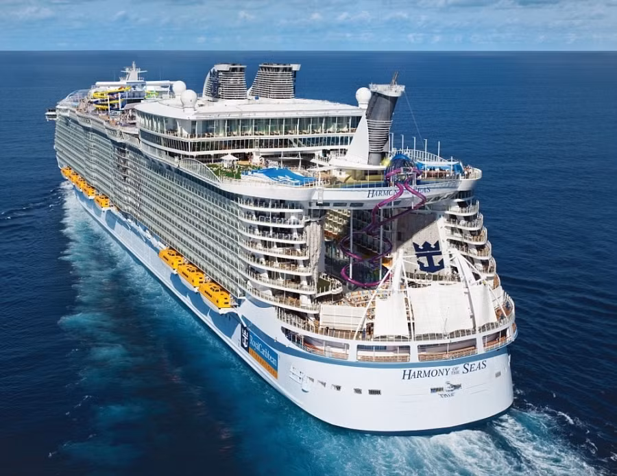 Với chiều dài 362 và chiều rộng 65 m, Harmony of The Seas (tạm dịch: Sự hài hòa của biển) là du thuyền lớn nhất thế giới hiện nay. Thuộc sở hữu của tập đoàn tàu du lịch Royal Caribbean tại Mỹ, nó có thể chứa tối đa 8.880 người.