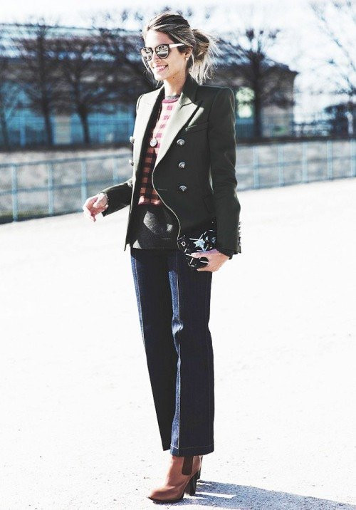 Các tín đồ và suit Những bộ suit theo phong cách thanh lịch, trang nhã chưa bao giờ ngừng khiến các cô nàng say mê. Và những hình ảnh các nhiếp ảnh gia chụp được trên phố đã chứng minh cho "chân lý" này.