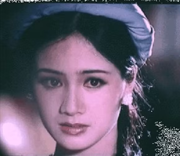 Sau đó, Thu Hà trở thành gương mặt được yêu mến với hàng loạt vai diễn thời kỳ thập niên 90. Nữ diễn viên được xếp hàng mỹ nhân của dòng phim mì ăn liền.