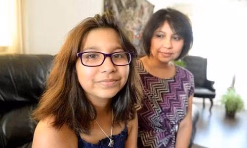 Bệnh lạ khiến bé gái hắt hơi 8.000 lần mỗi ngày Benh la khien be gai hat hoi 8.000 lan moi ngay