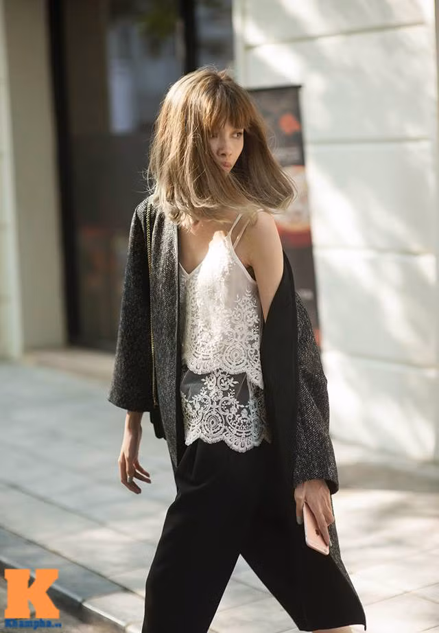 Áo dạ oversize là item không thể thiếu trong tủ đồ của các cô gái trong mùa đông.