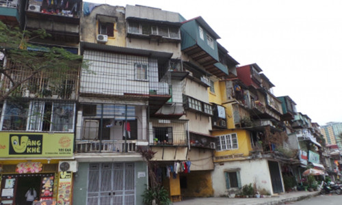 Chung cư G6A Thành Công đang ở mức báo động. Những chuồng cọp xấu xí, mạnh ai nấy đua...