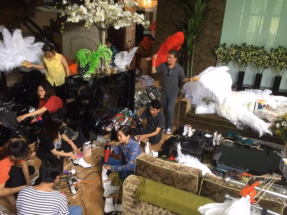 Dam Vinh Hung “bieu hien la” sau khi mua lon pha huy do dac-Hinh-3