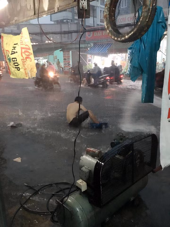 Khá nhiều người rơi vào thảm cảnh.