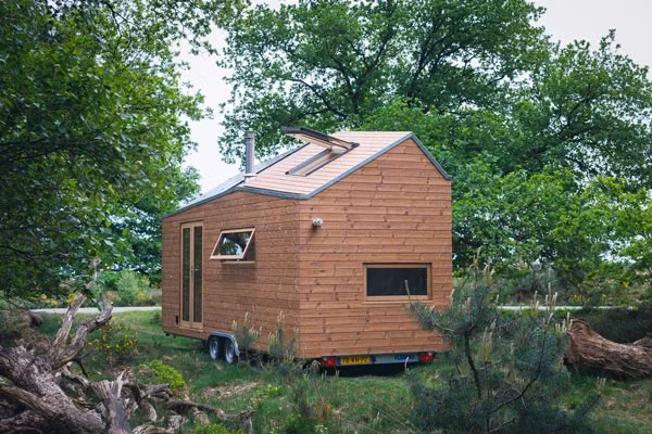 Căn nhà là sản phẩm của Walden Studio - một công ty chuyên thiết kế căn hộ nhỏ mang lại nhiều tiện ích cho cuộc sống.