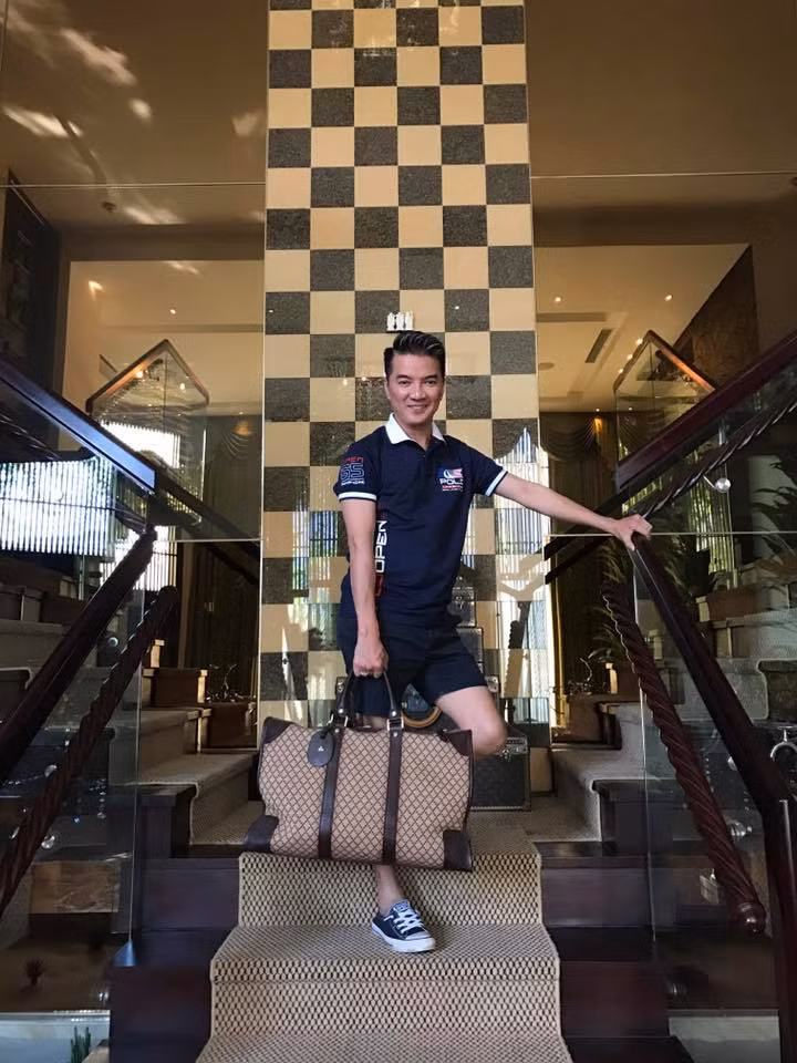 Ngay sau đó, Đàm Vĩnh Hưng đã nhận được một phản hồi khiến anh tâm đắc từ phía người thân có nội dung: "Ủng hộ Hưng mua sắm ! Được quyền xài cho chính mình Chị thấy mua giỏ tốt hơn là mua dâm". Chính điều này đã khiến Mr. Đàm quyết định sẽ đi làm theo ý định ban đầu là bán túi một lần tất cả những chiếc nào mà bản thân anh muốn và thông tin sẽ được chính anh thông báo cách đó 1 tháng.