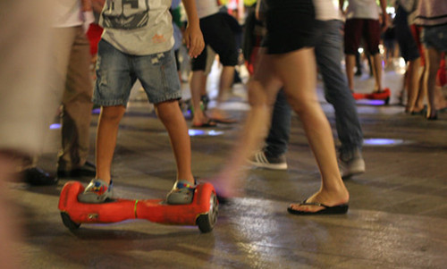 Trò chơi này đang thu hút nhiều bạn trẻ.