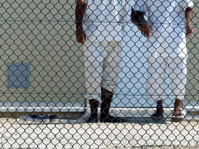 Sau khi thẩm phán liên bang yêu cầu dừng mọi vụ hành quyết ở bang California từ năm 2006 do một án tử hình có dấu hiệu vi hiến, hơn 700 tù nhân buộc phải mòn mỏi đợi ngày được chết. 725 tử tù ở đây vẫn đang chờ đợi quyết định về tương lai của mình khi mà các quan chức cao cấp vẫn đang bỏ phiếu xem xét việc có nên loại bỏ án tử hình hay thi hành án tử bằng cách tiêm thuốc độc.