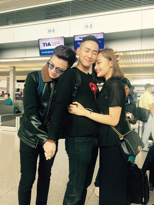 Bức ảnh "oan trái" của dàn diễn viên Em là bà nội anh được fan thích thú chia sẻ trên cộng đồng mạng.