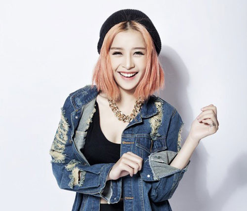 Chi Pu trước đó sở hữu đôi mắt hai mí to tròn nhưng cô vẫn quyết định tiến hành phẫu thuật. Hiện tại, dù đã trang điểm kỹ càng nhưng Chi Pu vẫn không thể che giấu đôi mắt không còn được to tròn.