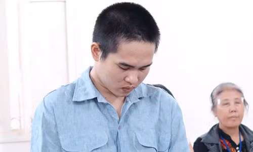 Chan dung ke thu ac tuoi xang dot vo mung 2 Tet