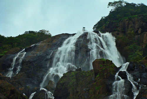 1. Thác Dudhsagar (nằm ở bang Goa).
