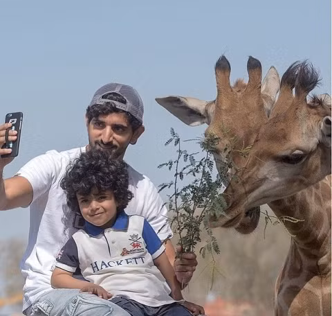 Bên cạnh những chuyến du lịch siêu xa xỉ theo phong cách vua chúa Ả Rập, Mohammed cũng đi học, đi bơi cùng bạn bè đồng trang lứa, ăn kem. Cậu bé rất yêu động vật khi ông bố AJ thường xuyên đăng tải những tấm ảnh Mohammed chơi đùa cùng lạc đà, hươu cao cổ trong chuyến du lịch thám hiểm tới Châu Phi cùng gia đình.