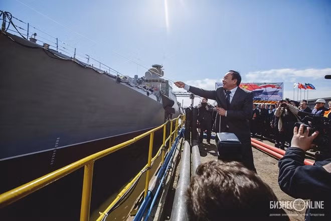 Trước đó, ngày 27/4, nhà máy Zelenodolsk đã làm lễ hạ thủy tàu Gepard 3.9 đầu tiên của hợp đồng thứ 2. Con tàu mang số hiệu sản xuất 956. Ảnh: Business Online