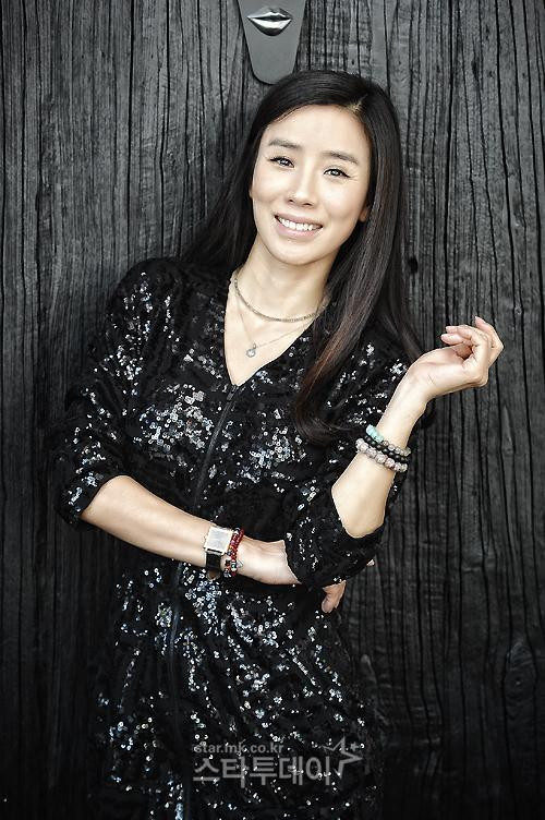 Bức ảnh "cải lão hoàn đồng" của Yoon Hyun Suk từng trở thành chủ đề thảo luận trên mạng xã hội.