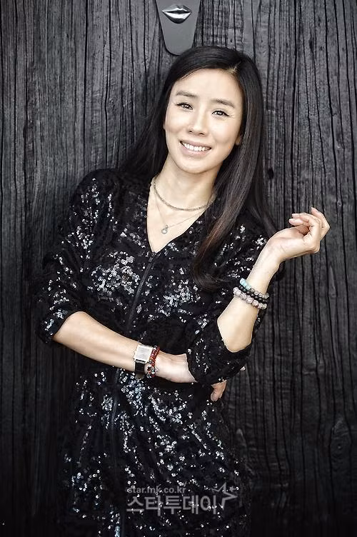 Bức ảnh "cải lão hoàn đồng" của Yoon Hyun Suk từng trở thành chủ đề thảo luận trên mạng xã hội.