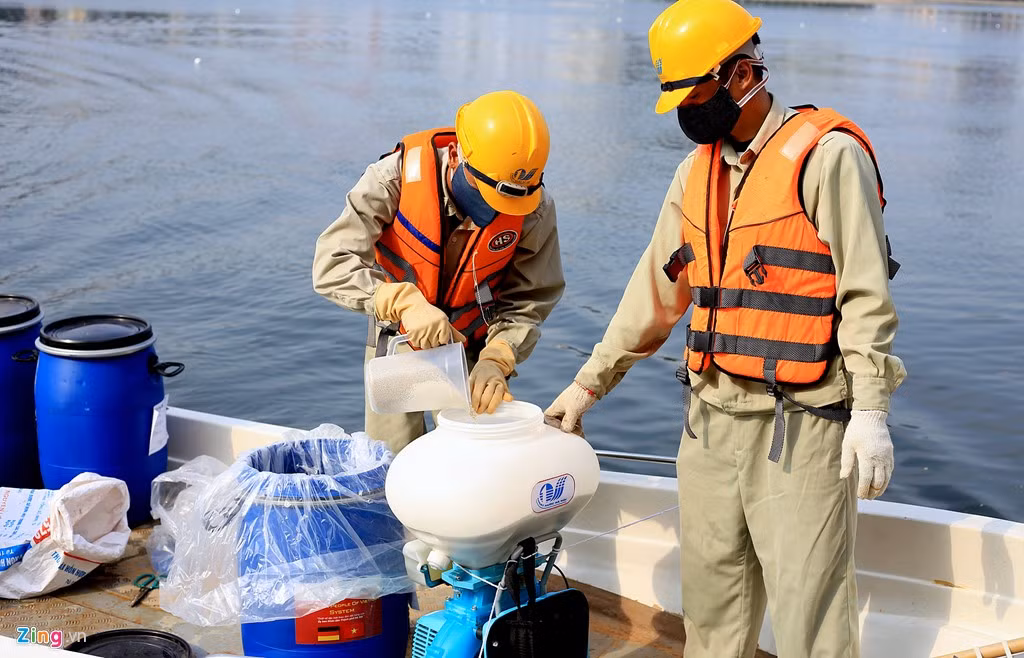 Việc thực nghiệm tại hiện trường chế phẩm Redoxy-3C theo 3 bước gồm lấy và phân tích mẫu trước khi xử lý, phun và rải chế phầm Redoxy-3C, tiếp theo là phân tích mẫu sau thử nghiệm.