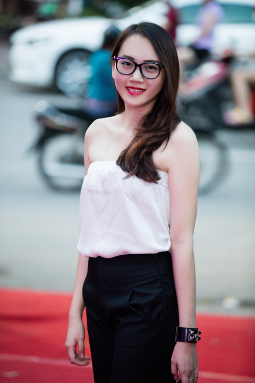 Siêu mẫu và thiếu gia Bình Dương đã có một cậu con trai đặt tên là Ricky. Ricky thường xuyên được ba mẹ đưa đi du lịch và cậu bé cũng đam mê ô tô giống bố.