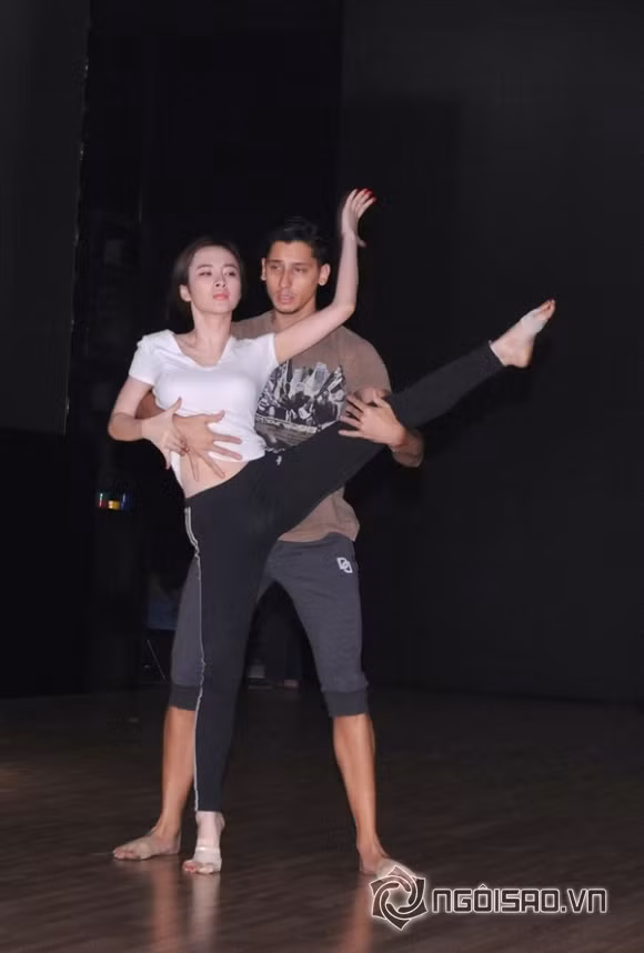 Angela Phương Trinh miệt mài ở phòng tập khi tham gia chương trình "Bước nhảy hoàn vũ".
