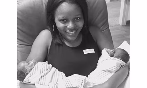 Kỳ cục: Mang bầu song sinh, khi đẻ chỉ ra 1 em bé? Ky cuc: Mang bau song sinh, khi de chi ra 1 em be?