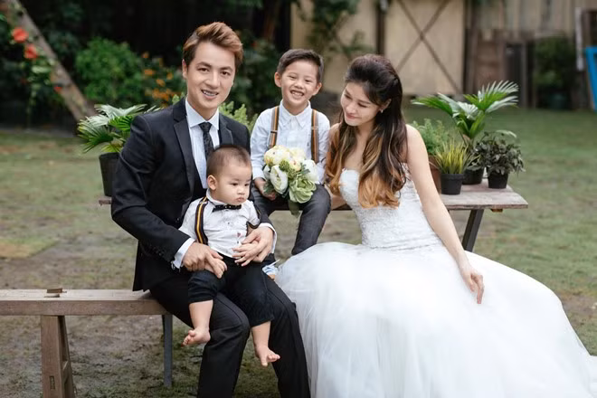 Sau 11 năm gắn bó, Đăng Khôi và bà xã Thủy Anh có hai thiên thần đáng yêu là Đăng Anh và Đăng Khang.