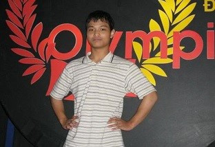 Mùa thi thứ 8 ghi dấu số điểm kỷ lục (tính đến thời điểm đó) của thí sinh Phạm Vũ Lộc (THPT chuyên Hà Nội - Amsterdam, Hà Nội) với 385 điểm. Ảnh: Olympia Vietnam.