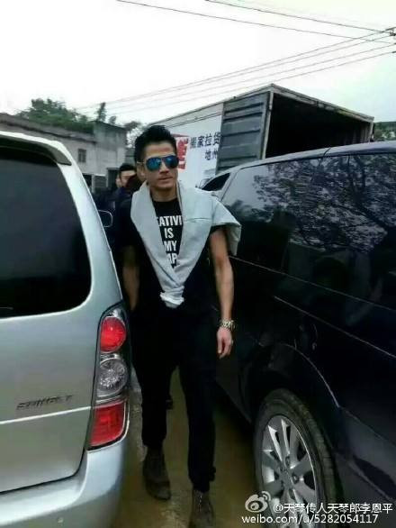 Khó có thể ngờ Quách Phú Thành đã 51 tuổi. Anh nổi tiếng từ những năm 90 đến nay qua nhiều ca khúc đình đám và các bộ phim nổi tiếng.