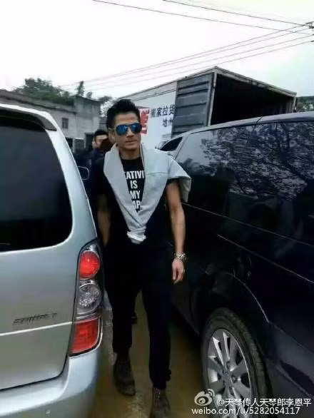 Khó có thể ngờ Quách Phú Thành đã 51 tuổi. Anh nổi tiếng từ những năm 90 đến nay qua nhiều ca khúc đình đám và các bộ phim nổi tiếng.